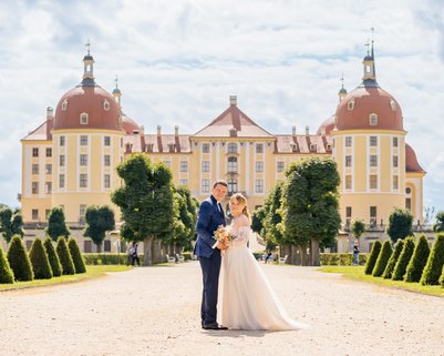 Brautpaar beim Fotoshooting Schloss Moritzburg