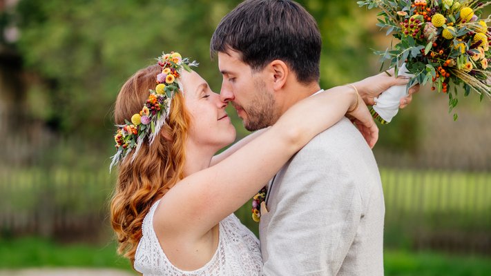 Kirchliche Hochzeit Leipzig Hochzeitsfeier Bienenfarm Kern-Cover